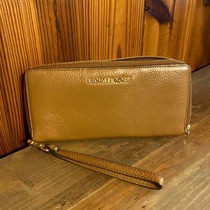 Michael Kors wristlet wallet